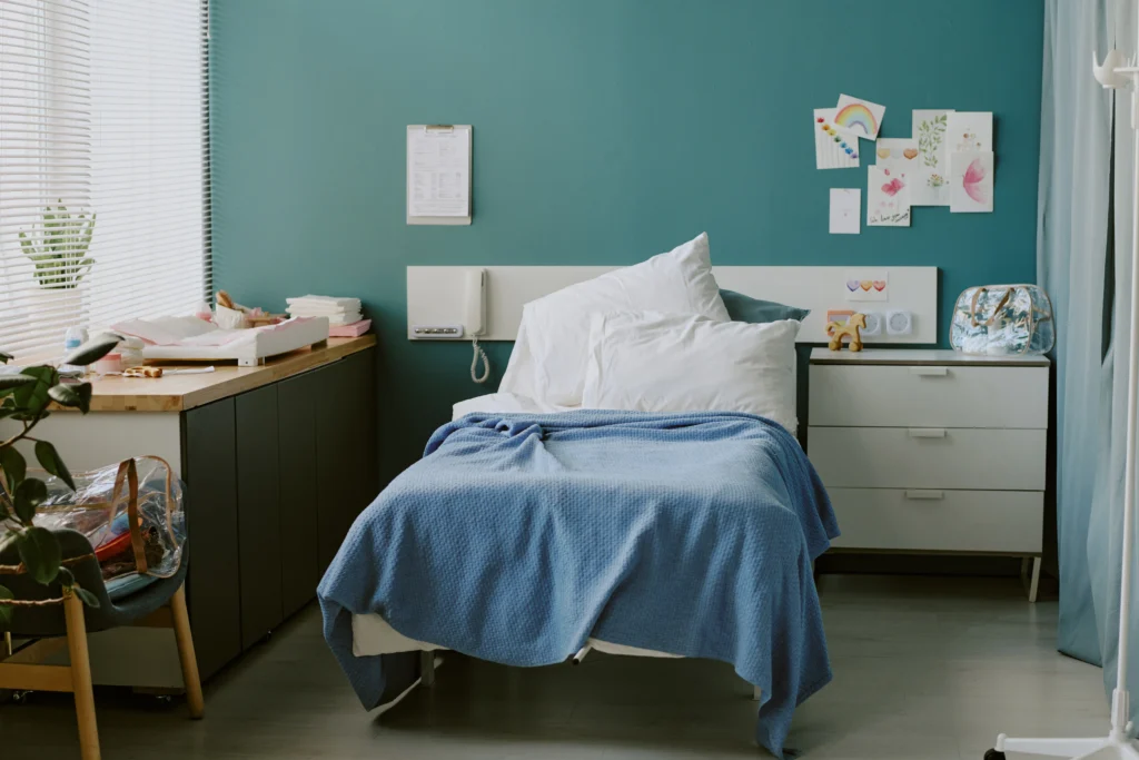 biru muda, warna kamar tidur yang sejuk